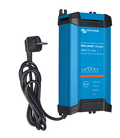Blue Smart Charger 24/12 IP22 (1)